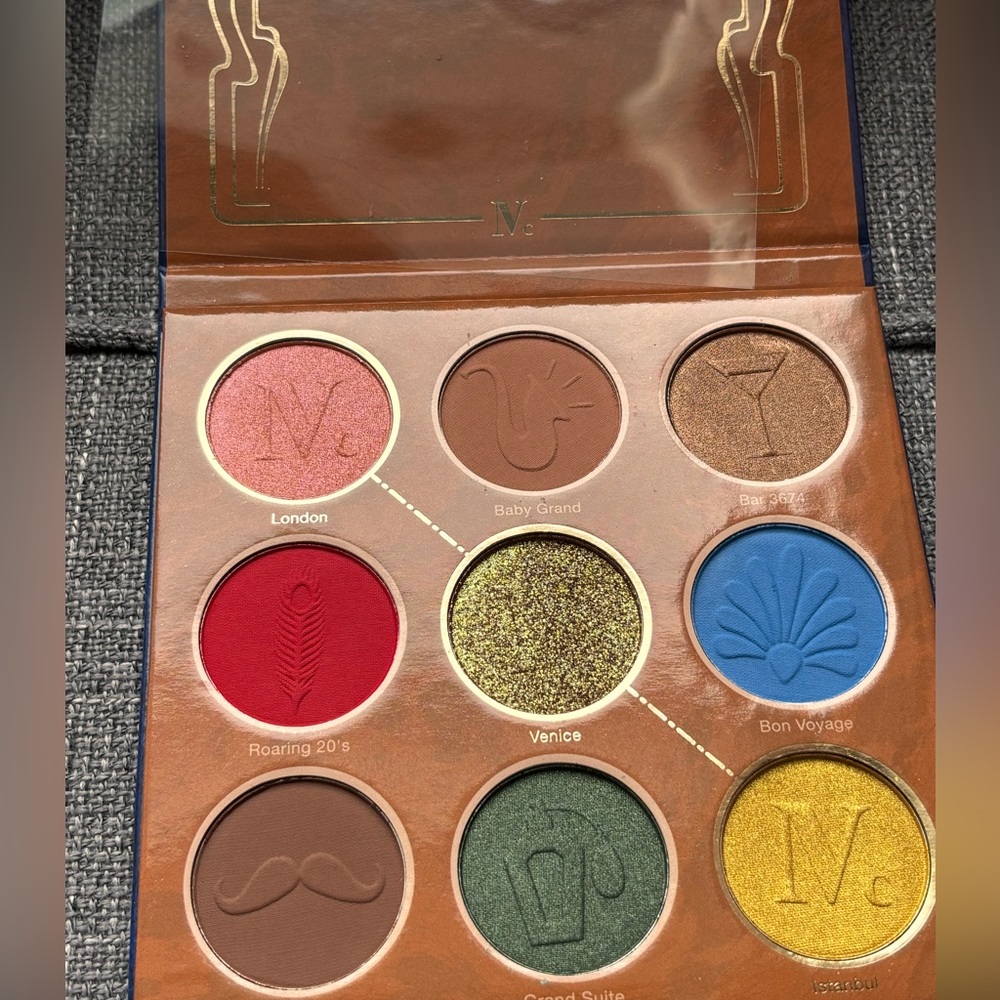 NWT Nomad Carry-On Nine Color Eyeshadow Palette